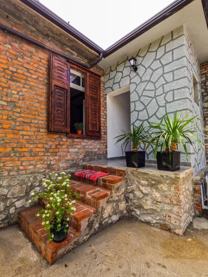 Intown Guesthouse Shkoder Luaran gambar