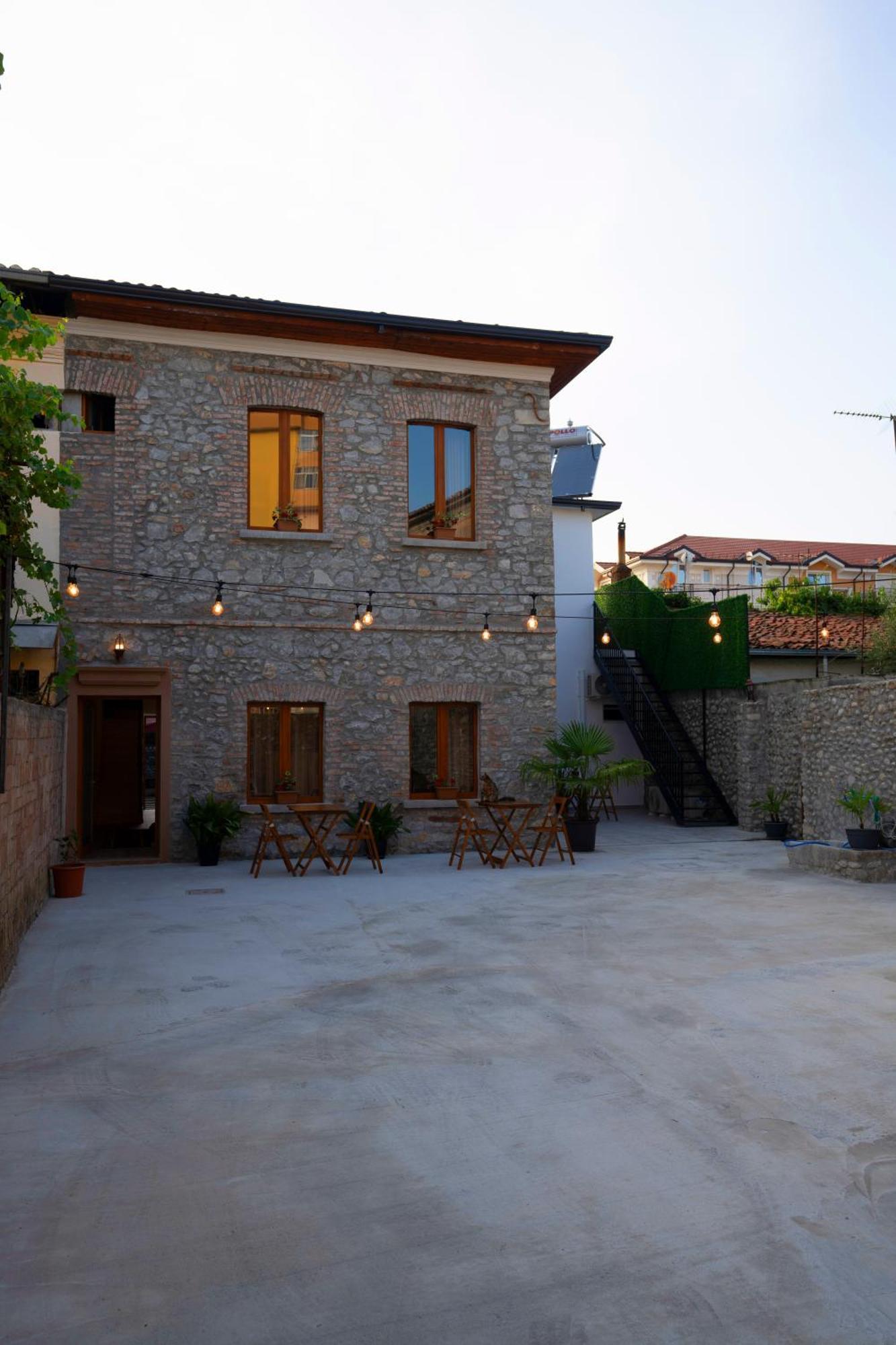 Intown Guesthouse Shkoder Luaran gambar