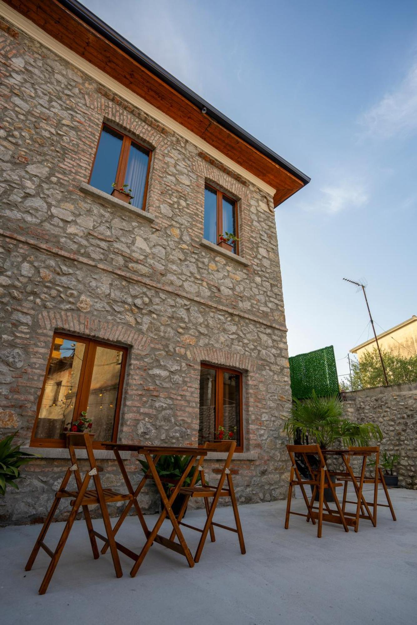 Intown Guesthouse Shkoder Luaran gambar