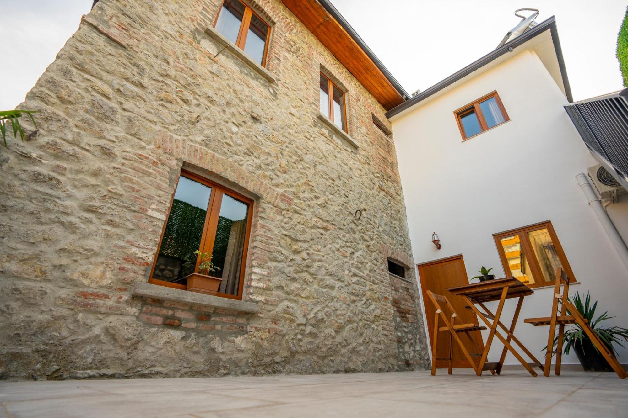 Intown Guesthouse Shkoder Luaran gambar