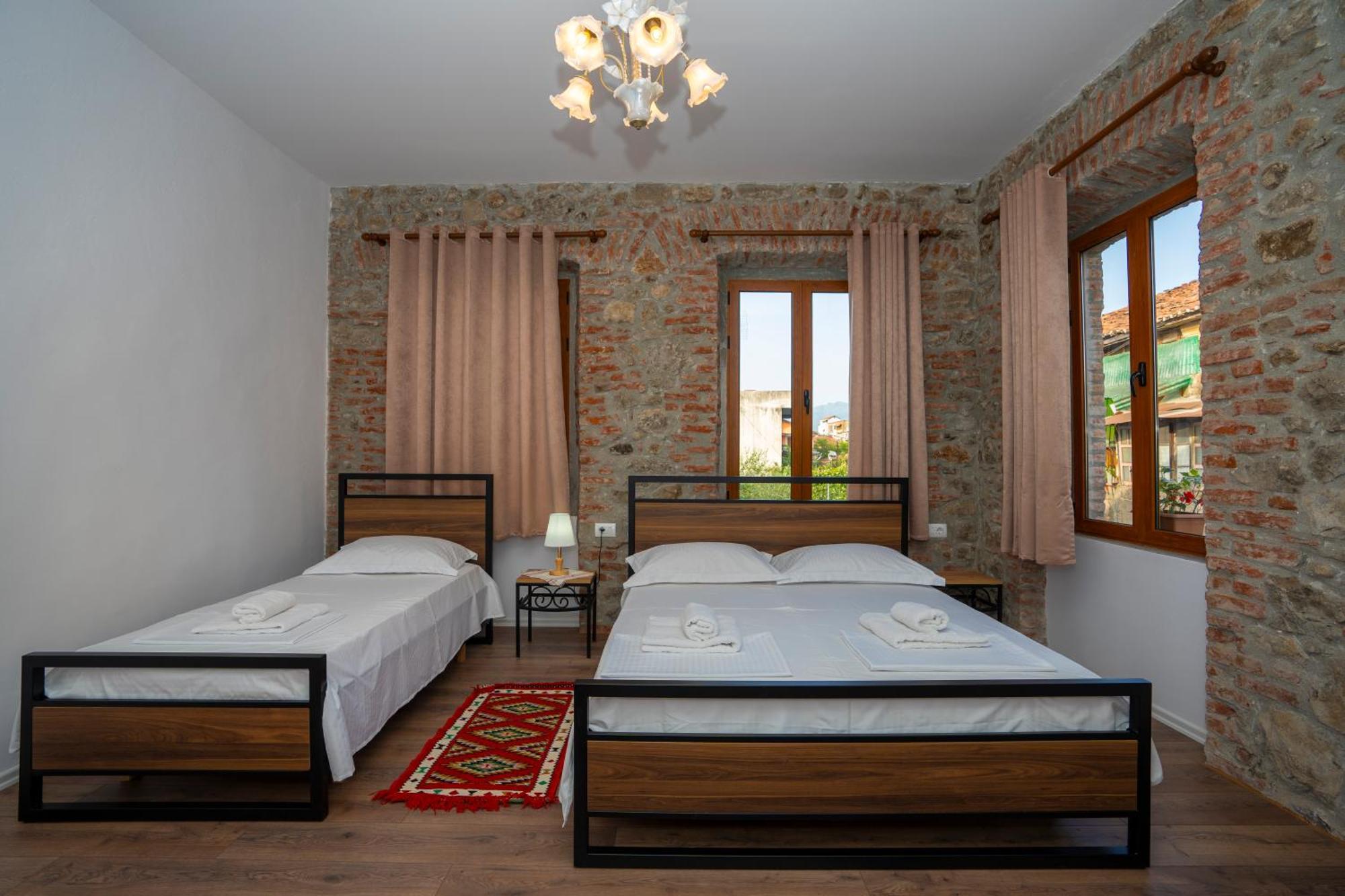 Intown Guesthouse Shkoder Luaran gambar