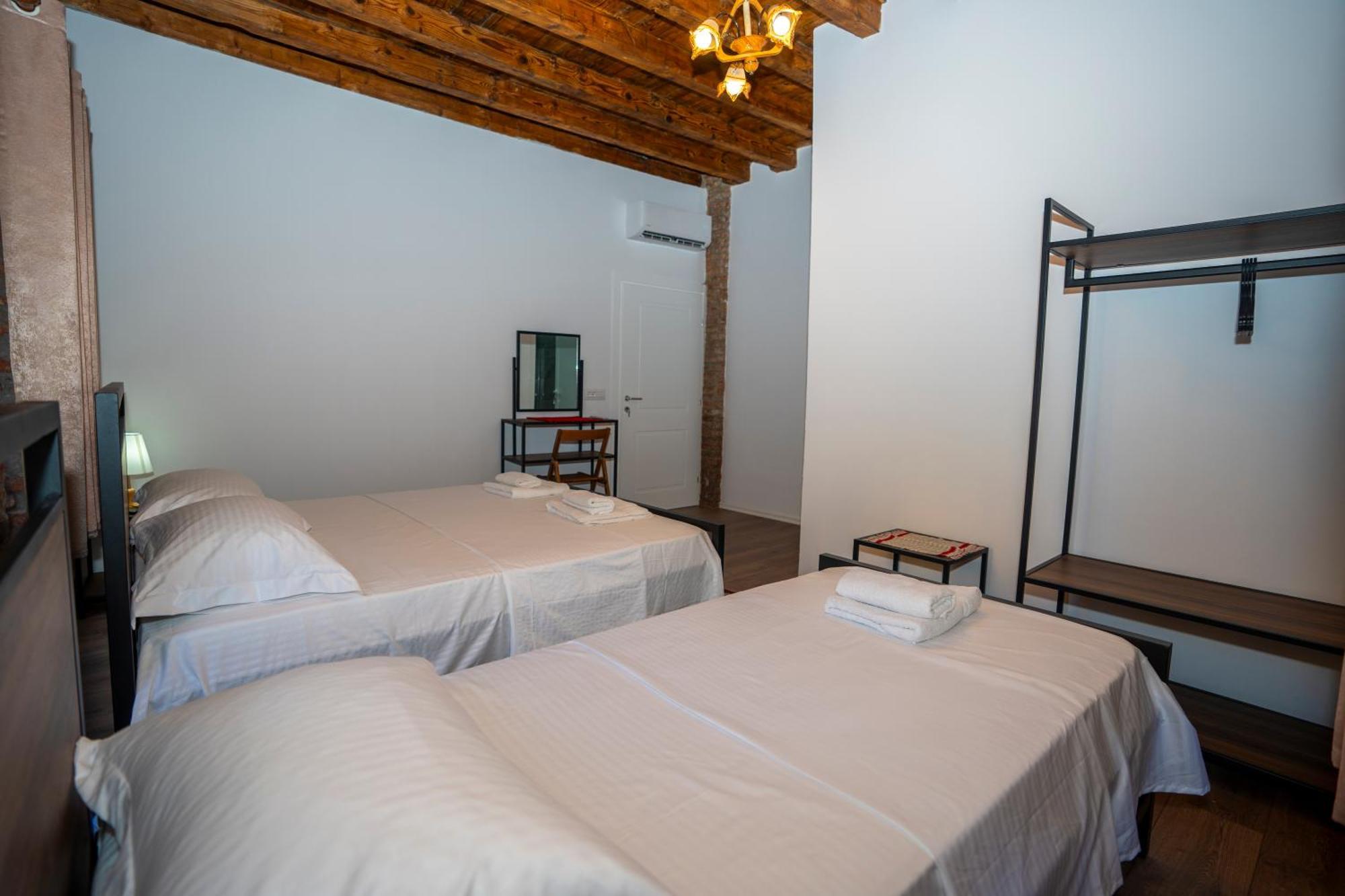 Intown Guesthouse Shkoder Luaran gambar