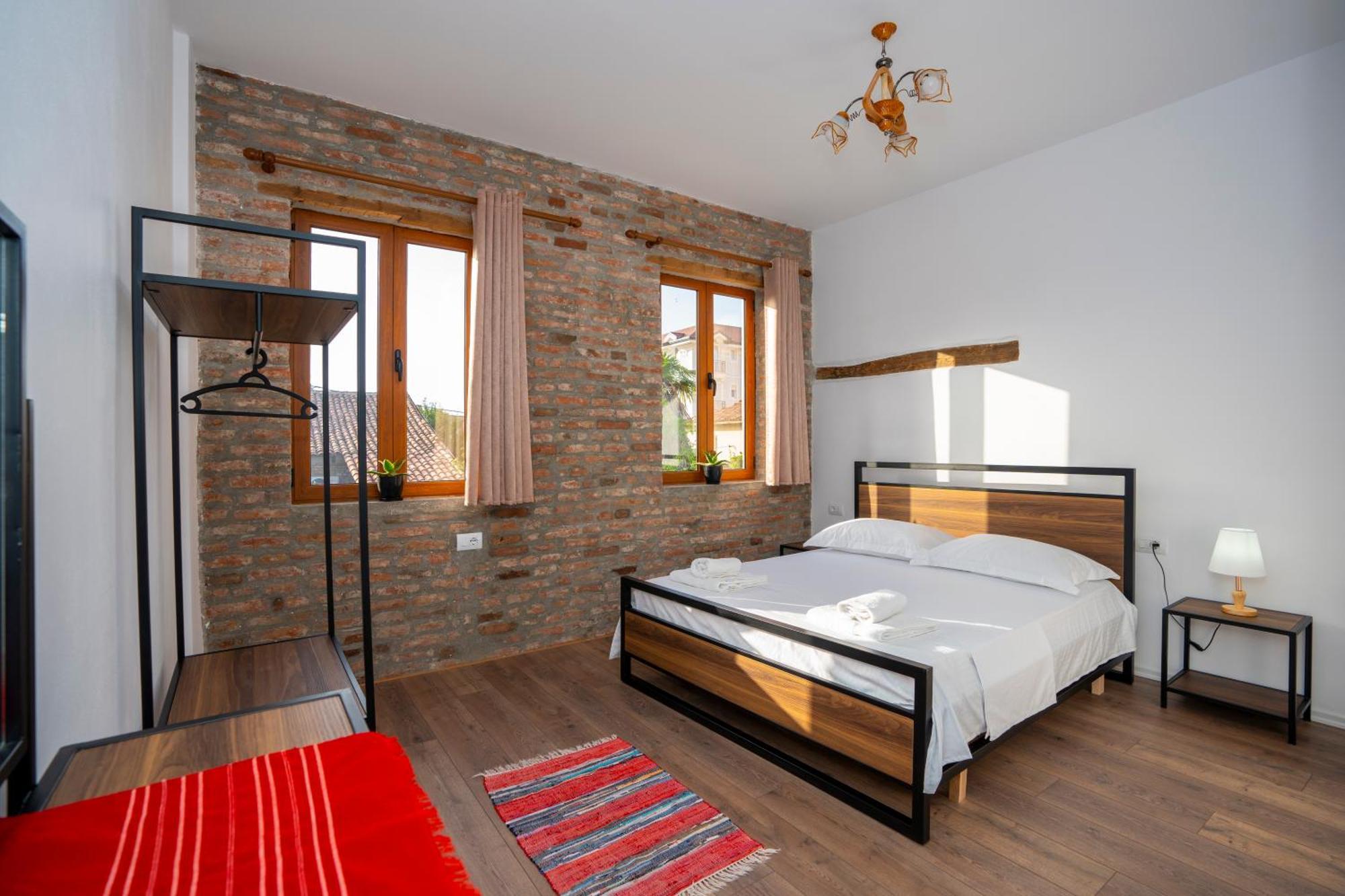 Intown Guesthouse Shkoder Luaran gambar