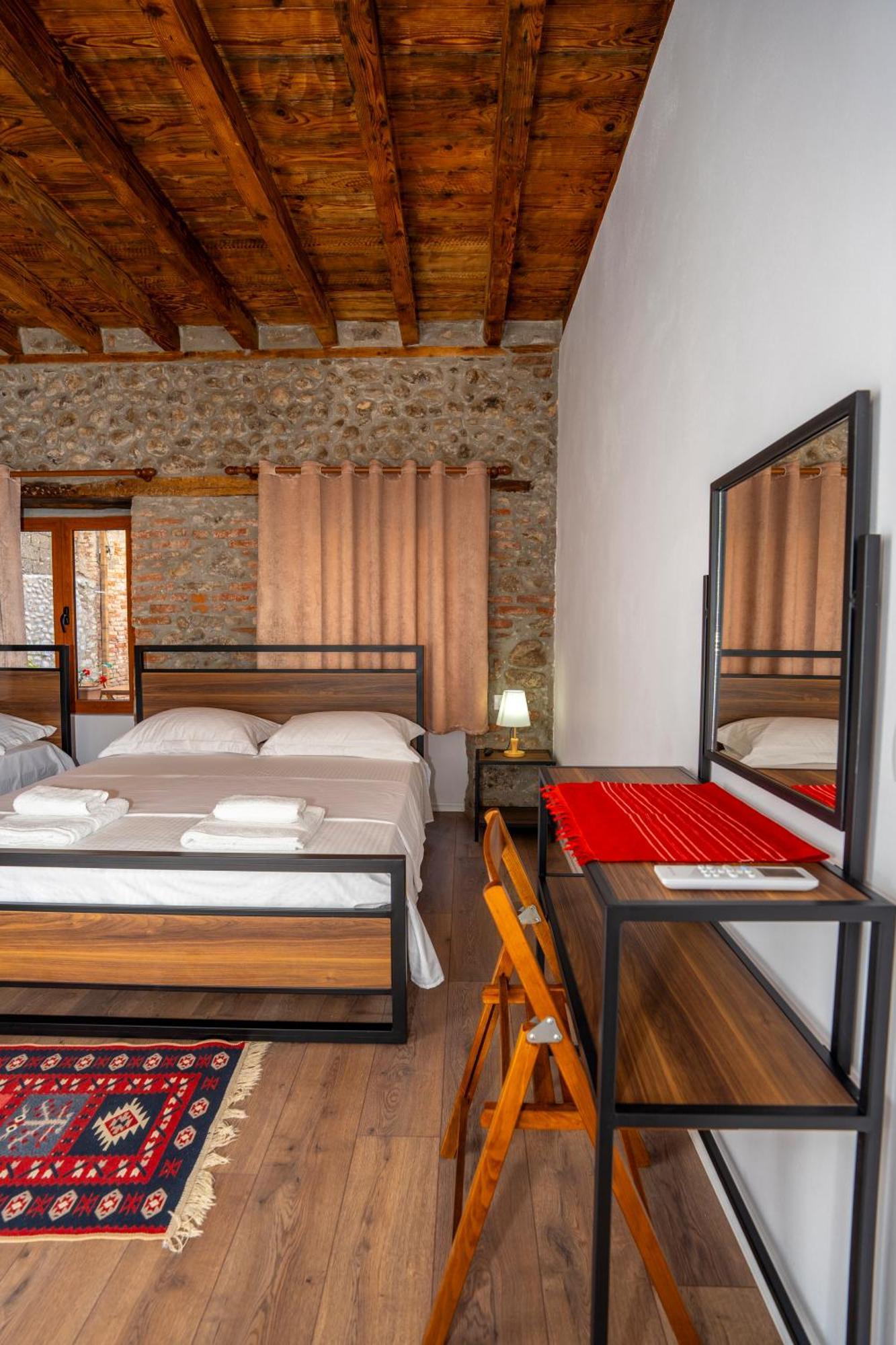 Intown Guesthouse Shkoder Luaran gambar