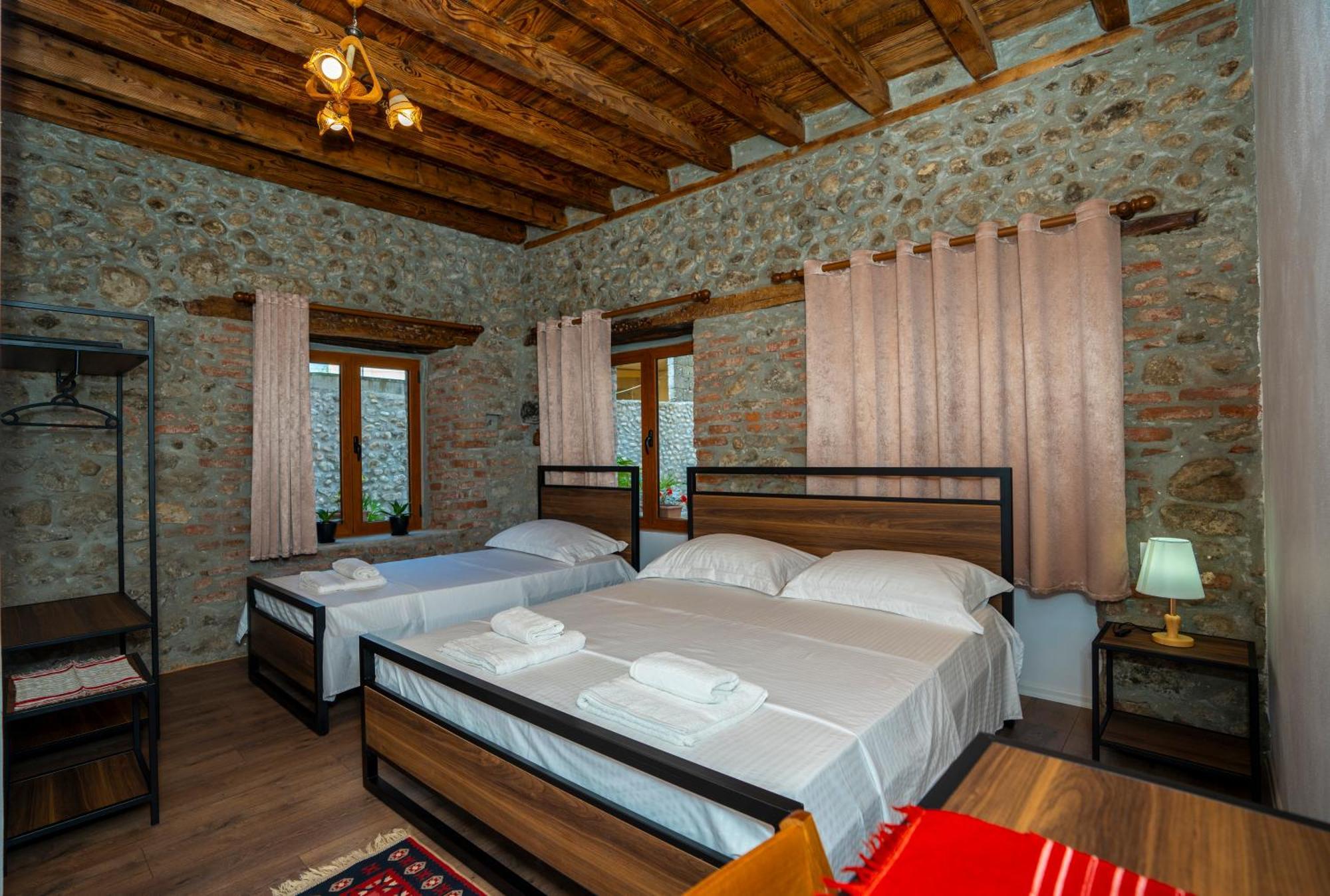 Intown Guesthouse Shkoder Luaran gambar